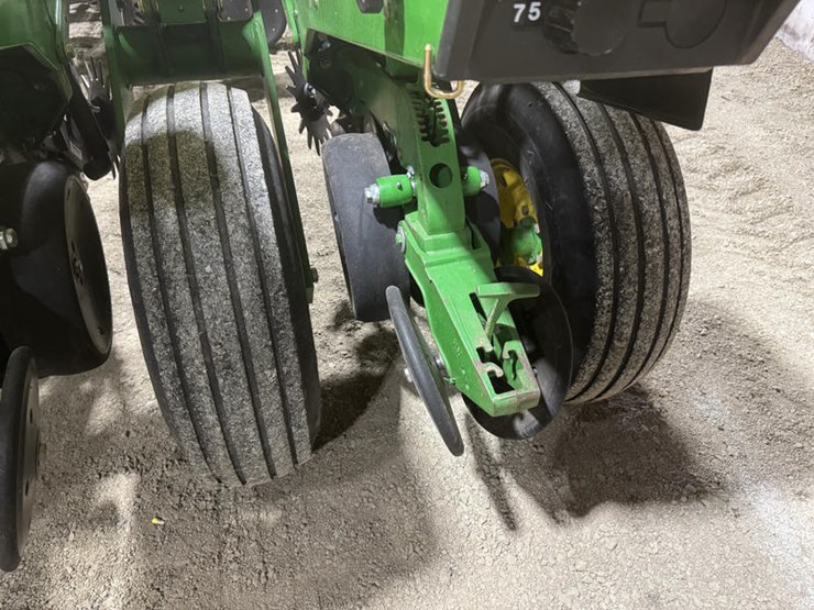 2008-john-deere-1770-image-22