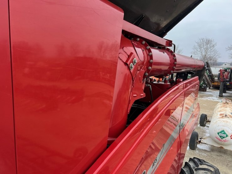 2010-case-ih-6088-image-61