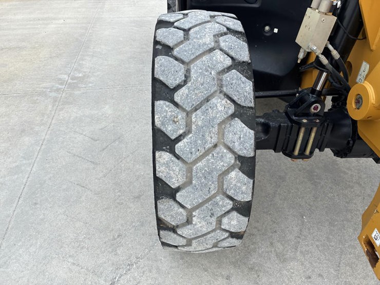 2019-caterpillar-tl1055d-image-48