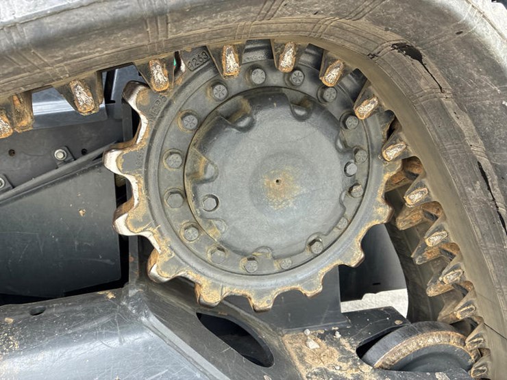 2022-bobcat-t76-image-46