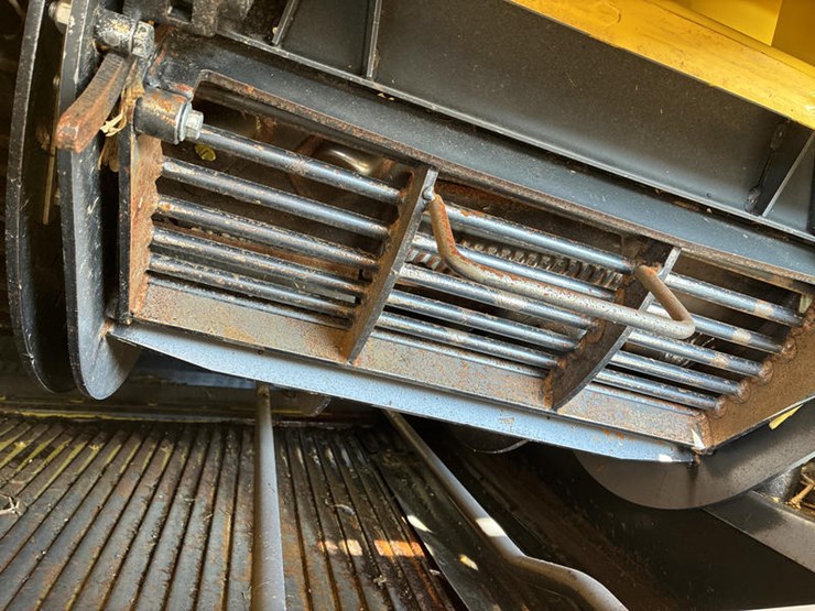 2018-new-holland-cr8.90-image-75