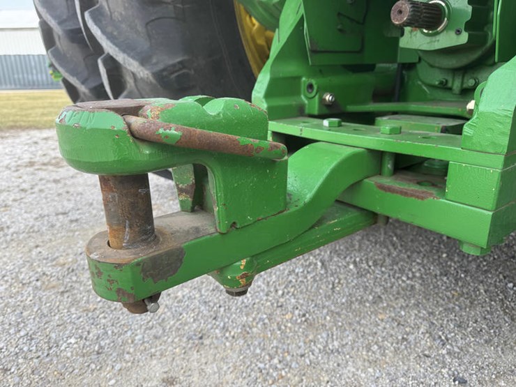 2011-john-deere-8335r-image-32