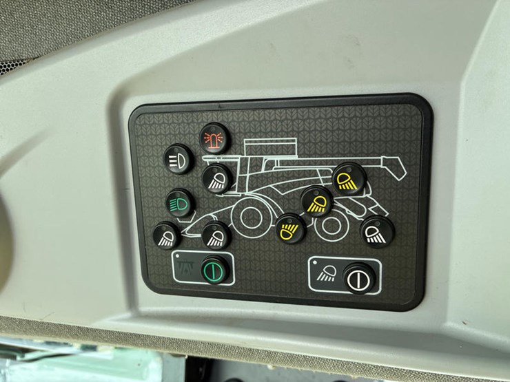 2018-new-holland-cr8.90-image-102