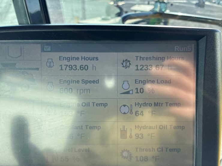 2018-new-holland-cr8.90-image-109