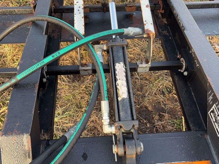 hoelscher-100-accumulator-for-skid-steer-image-7