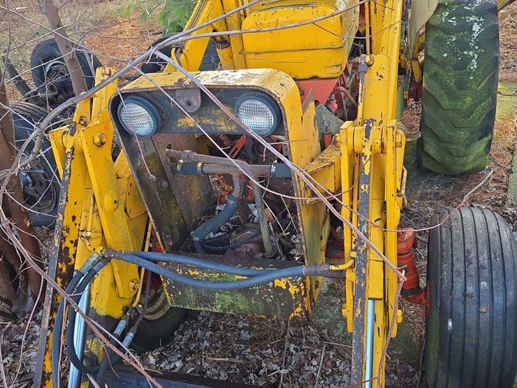 case-tractor-backhoe-with-loader,-2wd,-outriggers,-no-motor,-has-been-sitting-image-3