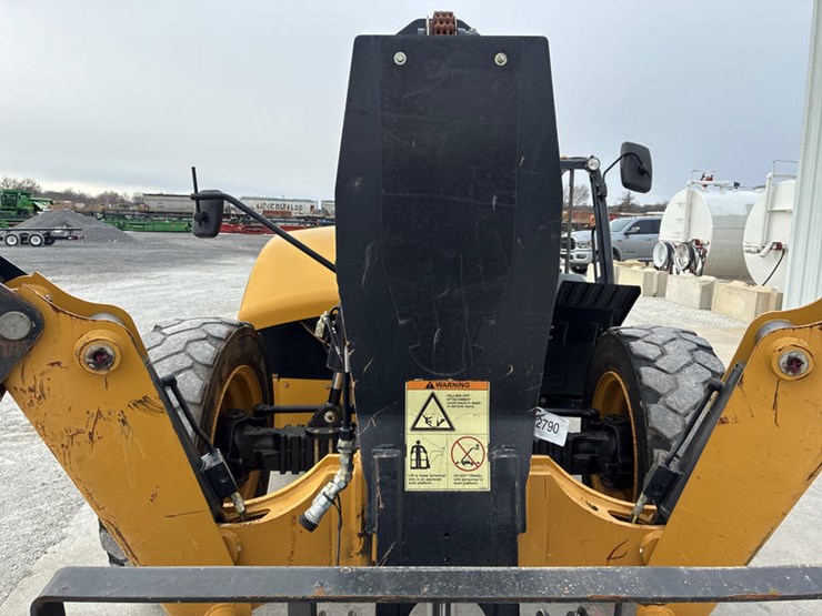 2019-caterpillar-tl1055d-image-16