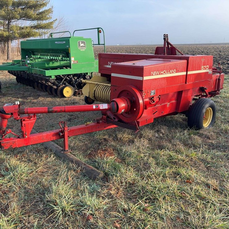 NEW HOLLAND 570