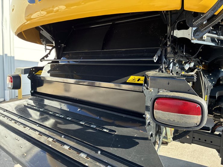 2018-new-holland-cr8.90-image-62