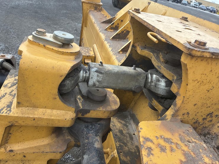 2016-caterpillar-d6n-lgp-image-11