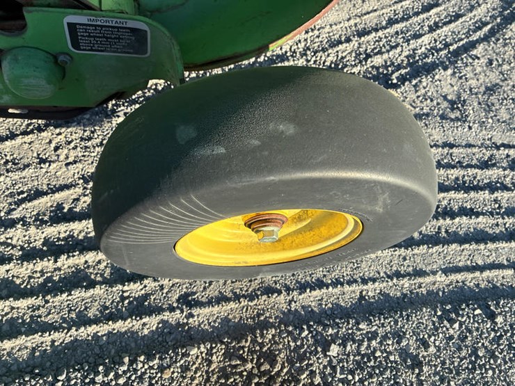 2009-john-deere-568-image-48