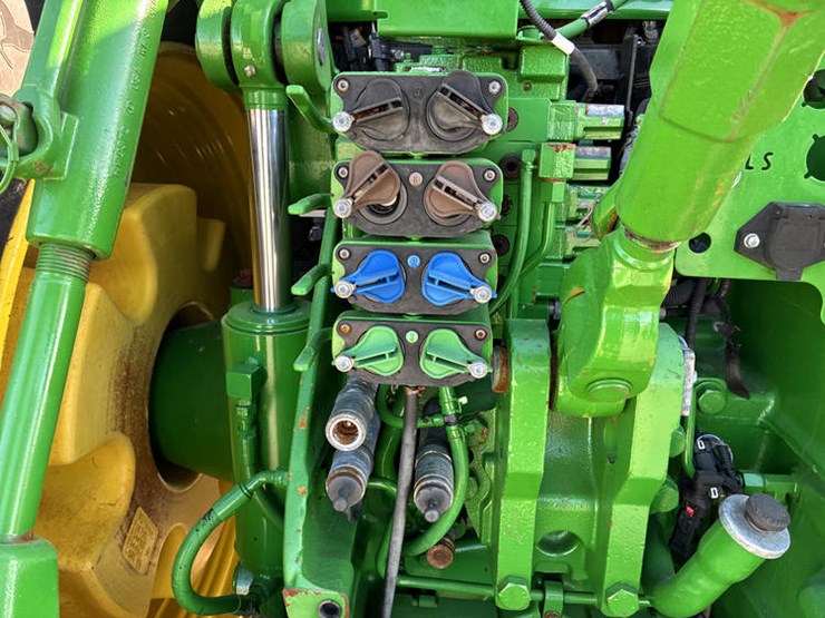 2014-john-deere-8295r-image-29