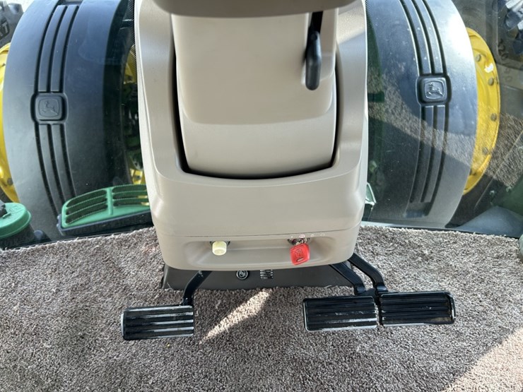 2012-john-deere-8310r-image-40