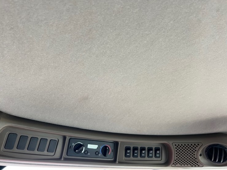 2007-case-ih-7010-image-59