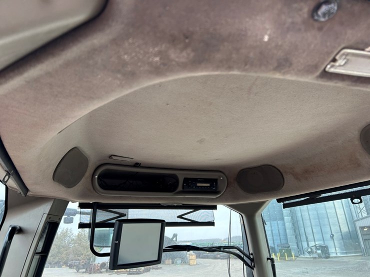 2009-case-ih-magnum-335-image-17