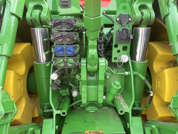 2011-john-deere-8335r-image-36