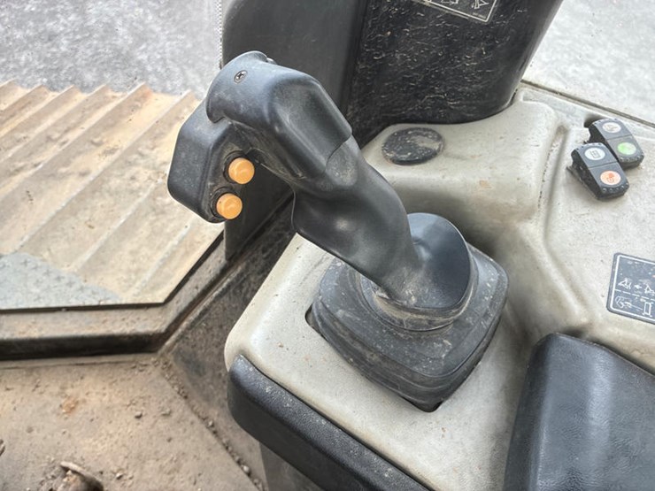 2016-caterpillar-d6n-lgp-image-35