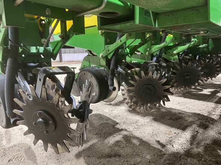 2008-john-deere-1770-image-17