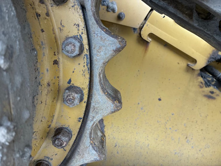 2016-caterpillar-d6n-lgp-image-21