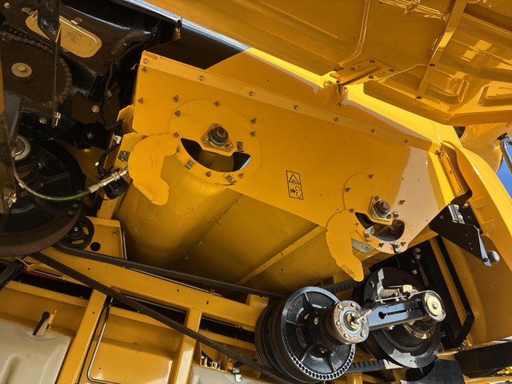 2018-new-holland-cr8.90-image-69