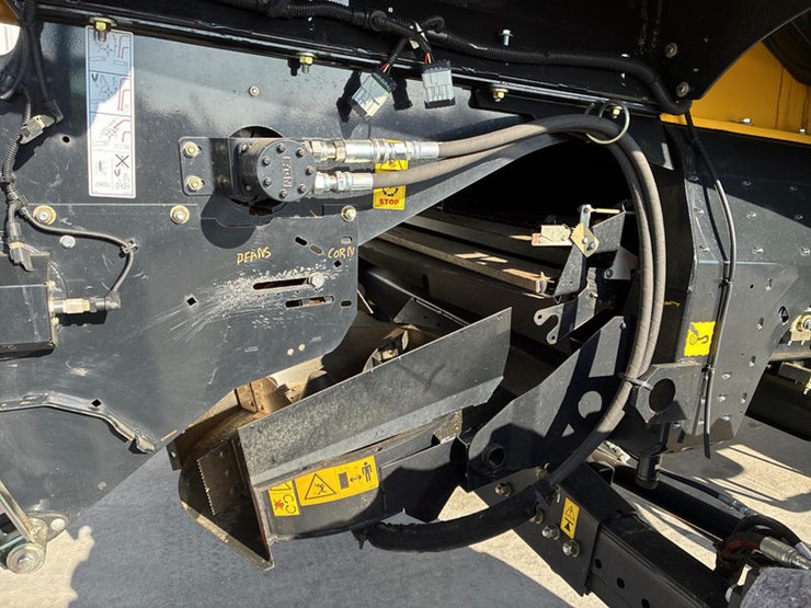 2018-new-holland-cr8.90-image-63