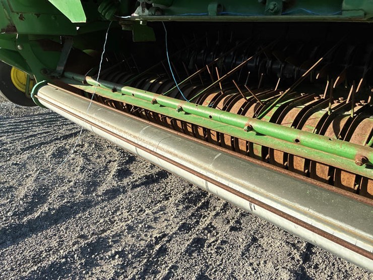 2009-john-deere-568-image-24