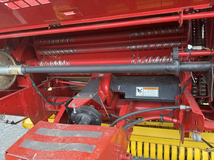 2013-new-holland-br7070-image-6