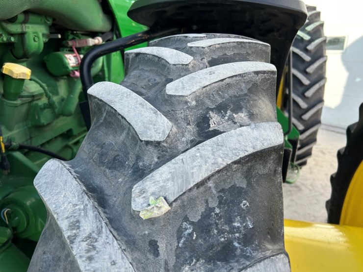 2012-john-deere-8310r-image-55