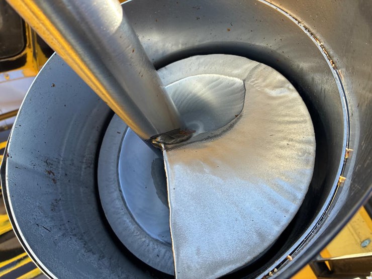 2018-new-holland-cr8.90-image-91