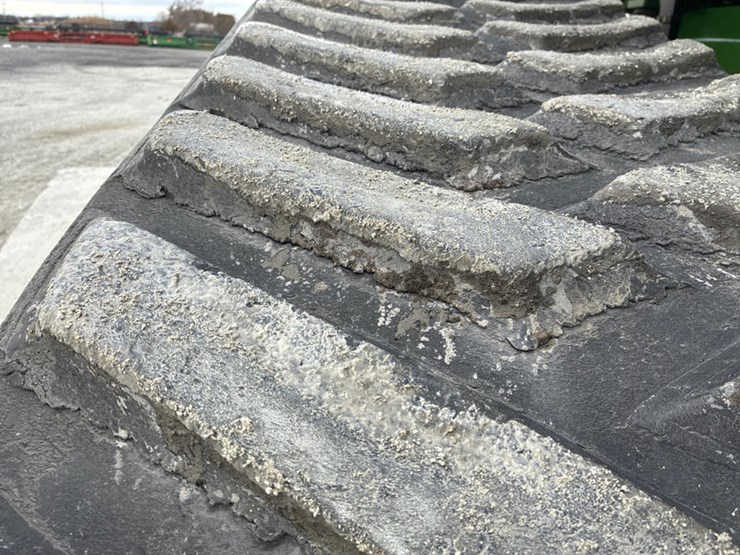 2011-john-deere-8335rt-image-41