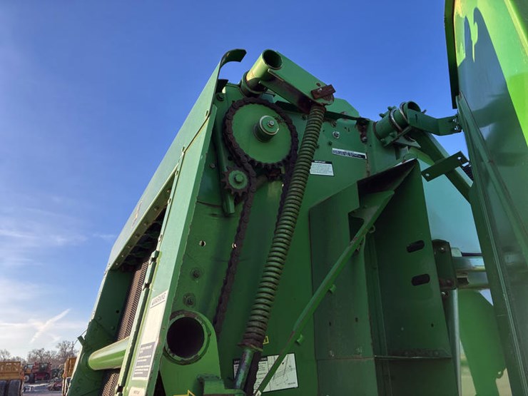 2009-john-deere-568-image-38