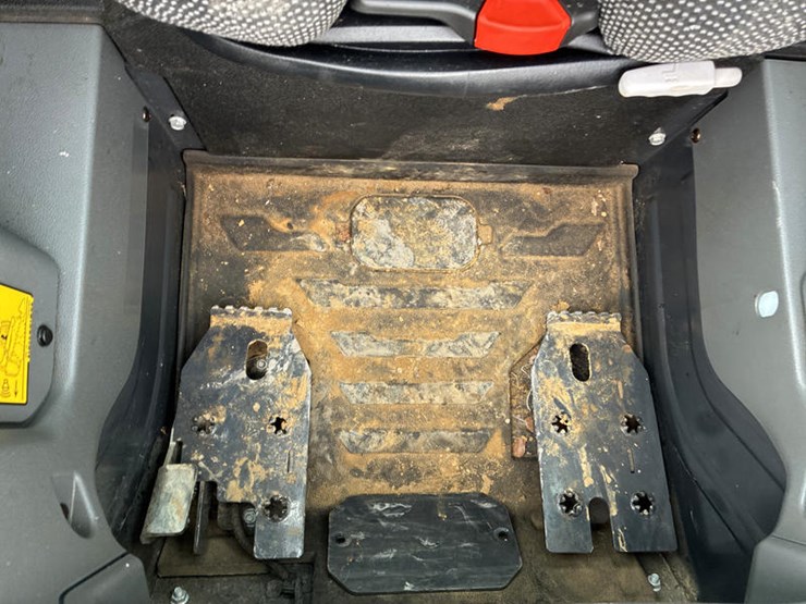 2022-bobcat-t76-image-53