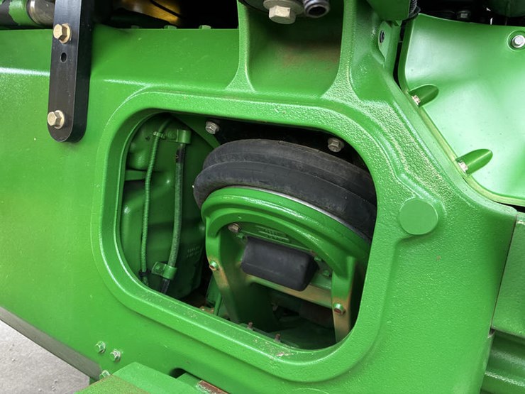 2011-john-deere-8335rt-image-43