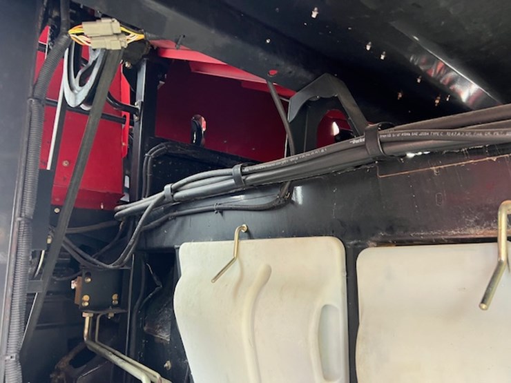 2007-case-ih-7010-image-27