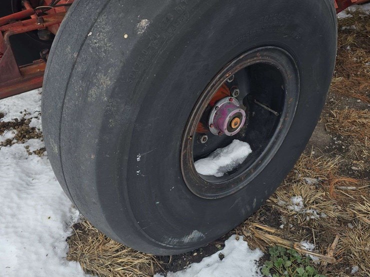 brent-1000-wagon,-rear-brakes,-double-rear-axle,-2-compartments,-center-dump-image-8