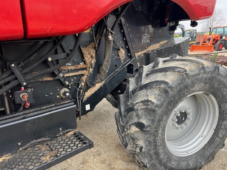 2010-case-ih-6088-image-14