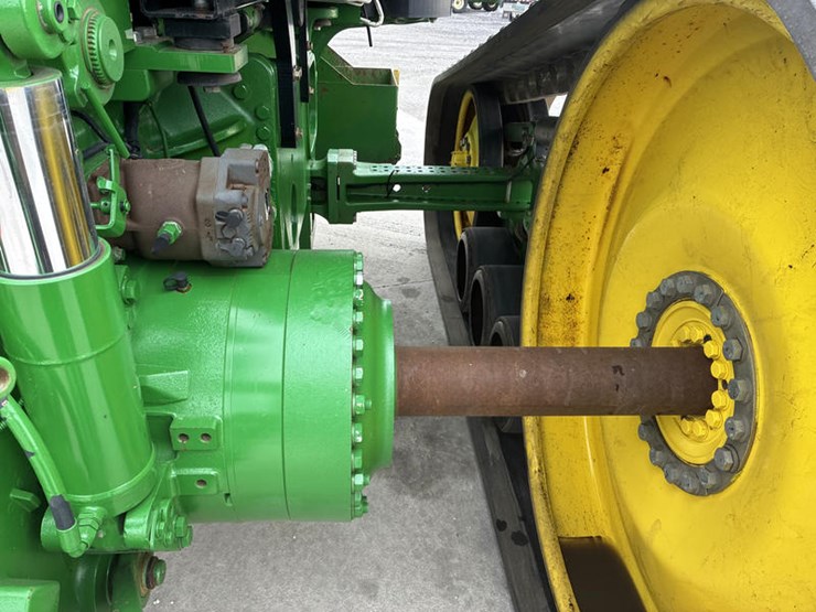 2011-john-deere-8335rt-image-57