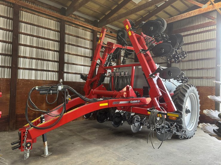 case-ih-2800-image-1