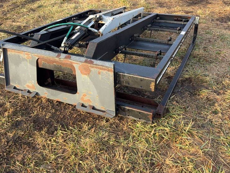 hoelscher-100-accumulator-for-skid-steer-image-5