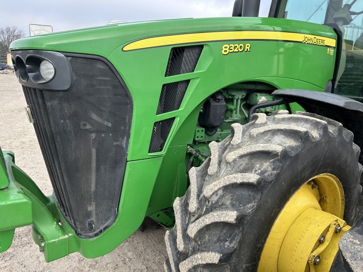 2015-john-deere-8320r-image-8