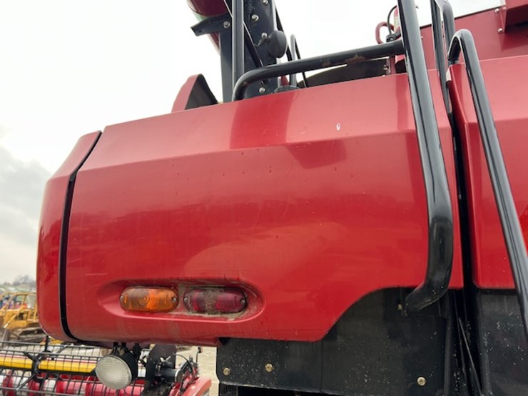 2010-case-ih-6088-image-30