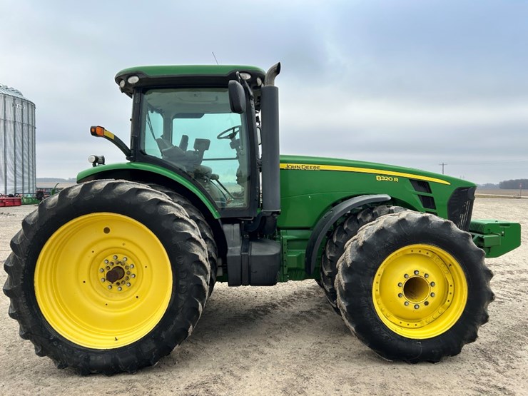 2015-john-deere-8320r-image-6