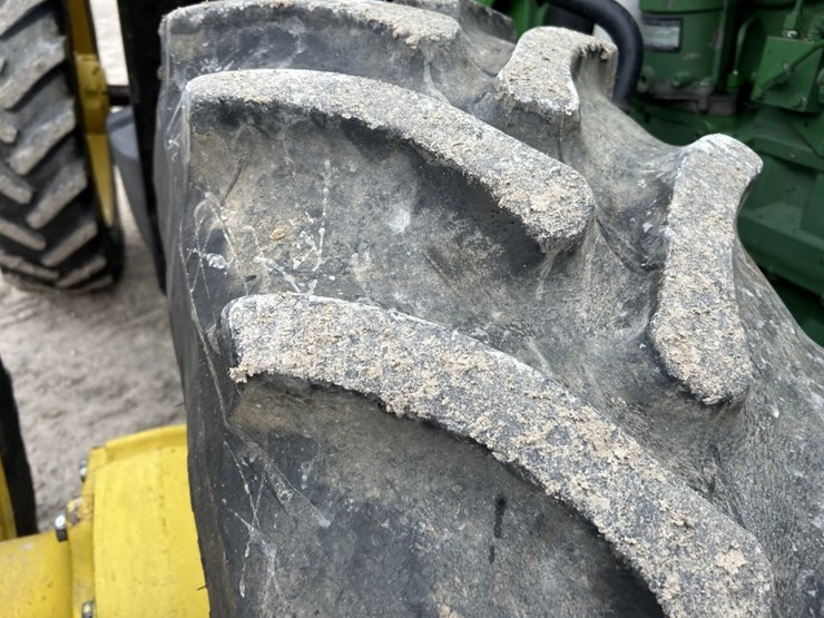 2015-john-deere-8320r-image-37