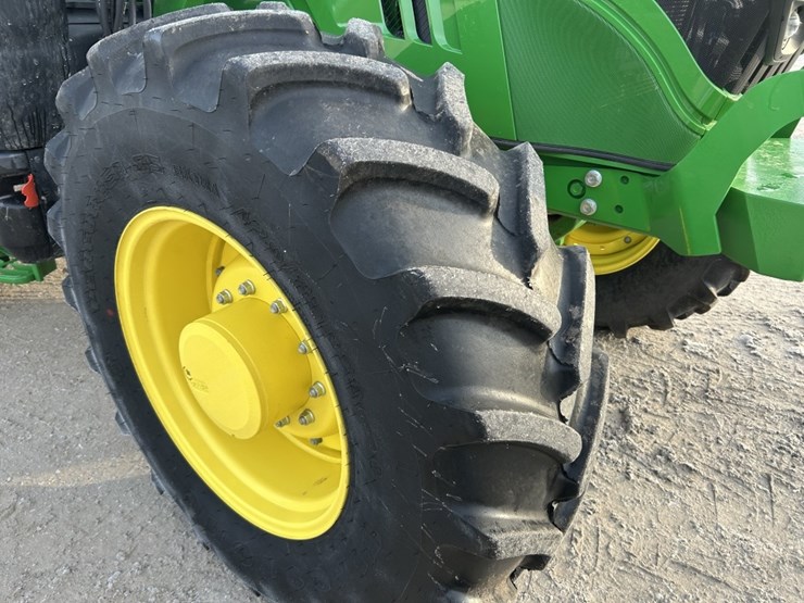 2023-john-deere-6155m-image-40