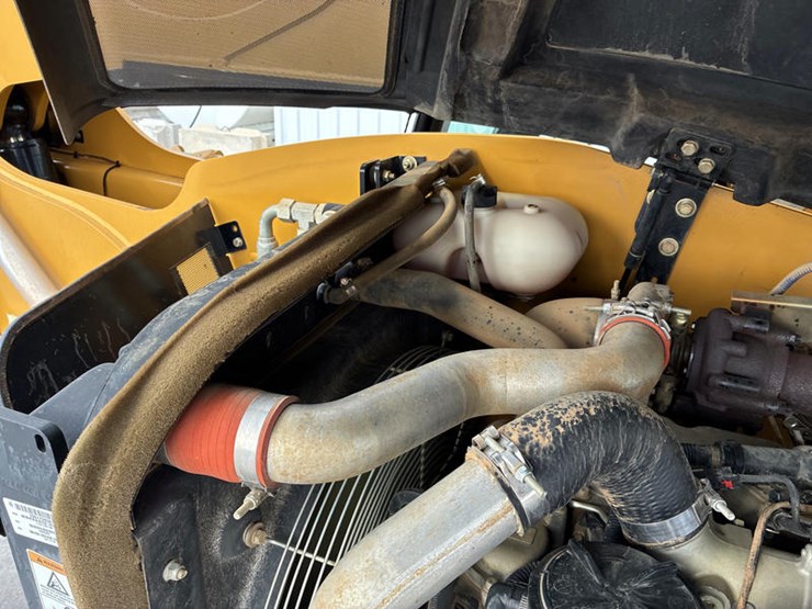 2019-caterpillar-tl1055d-image-54