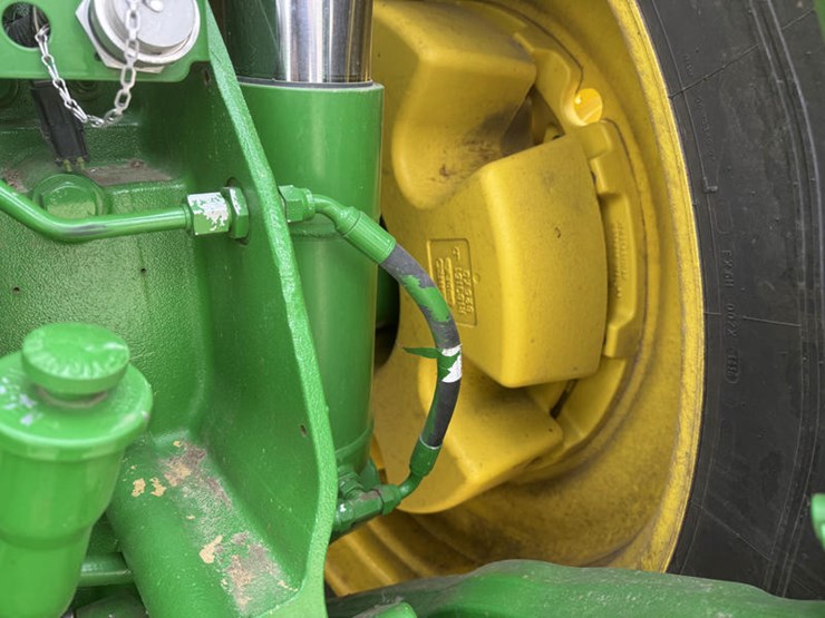 2011-john-deere-8335r-image-35