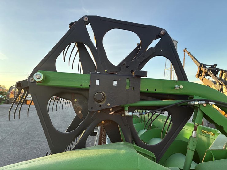 2011-john-deere-635f-image-16
