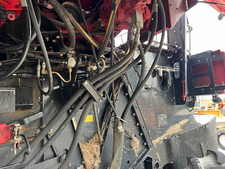 2010-case-ih-6088-image-18