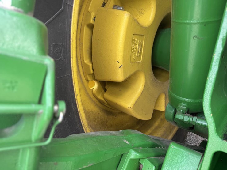 2011-john-deere-8335r-image-37