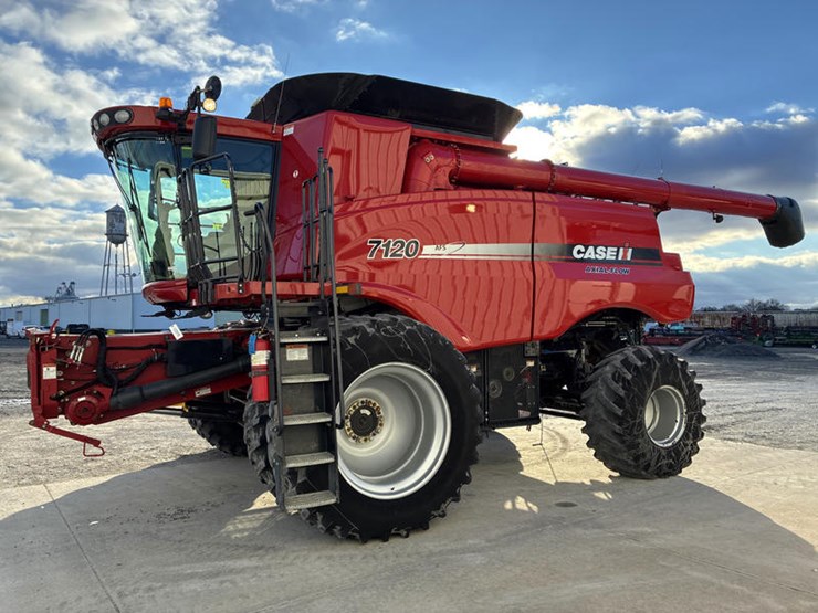 2010-case-ih-7120-image-13